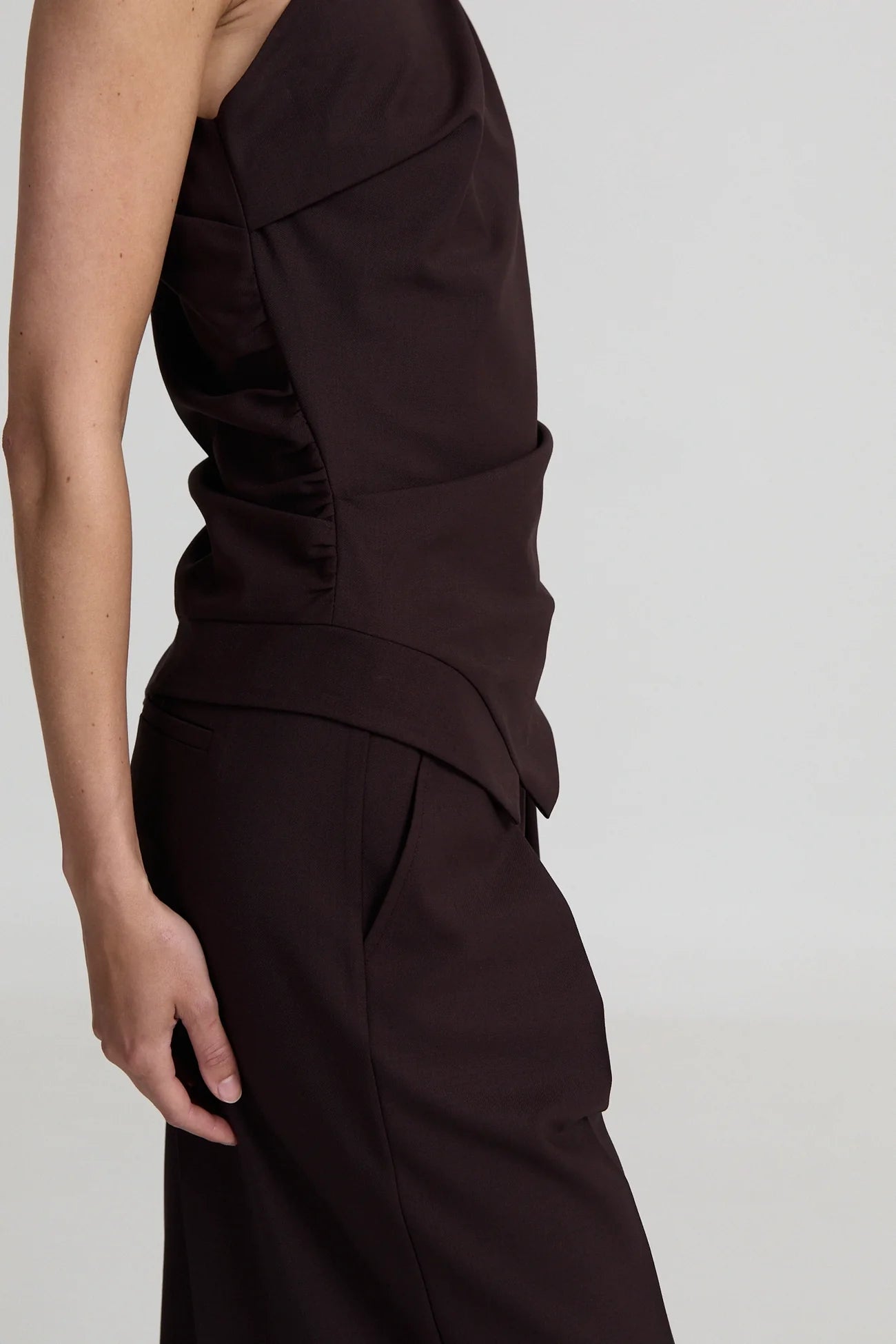 LOGAN PANTS - DARK BROWN