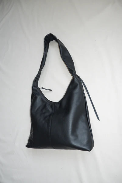 M CROSSBODY BAG BLACK