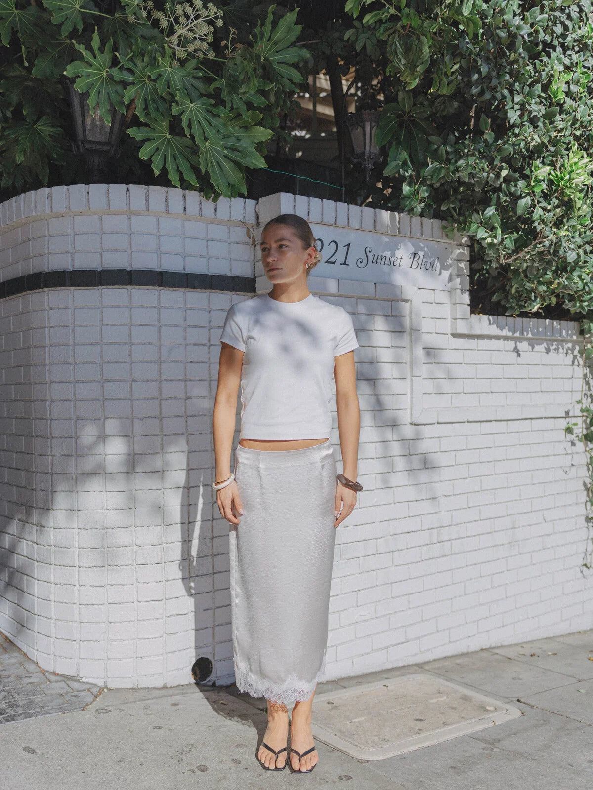 OLIVE FITTED T-SHIRT - WHITE
