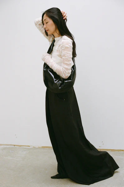 BANANA BAG XL CRUSHED PATENT BLACK