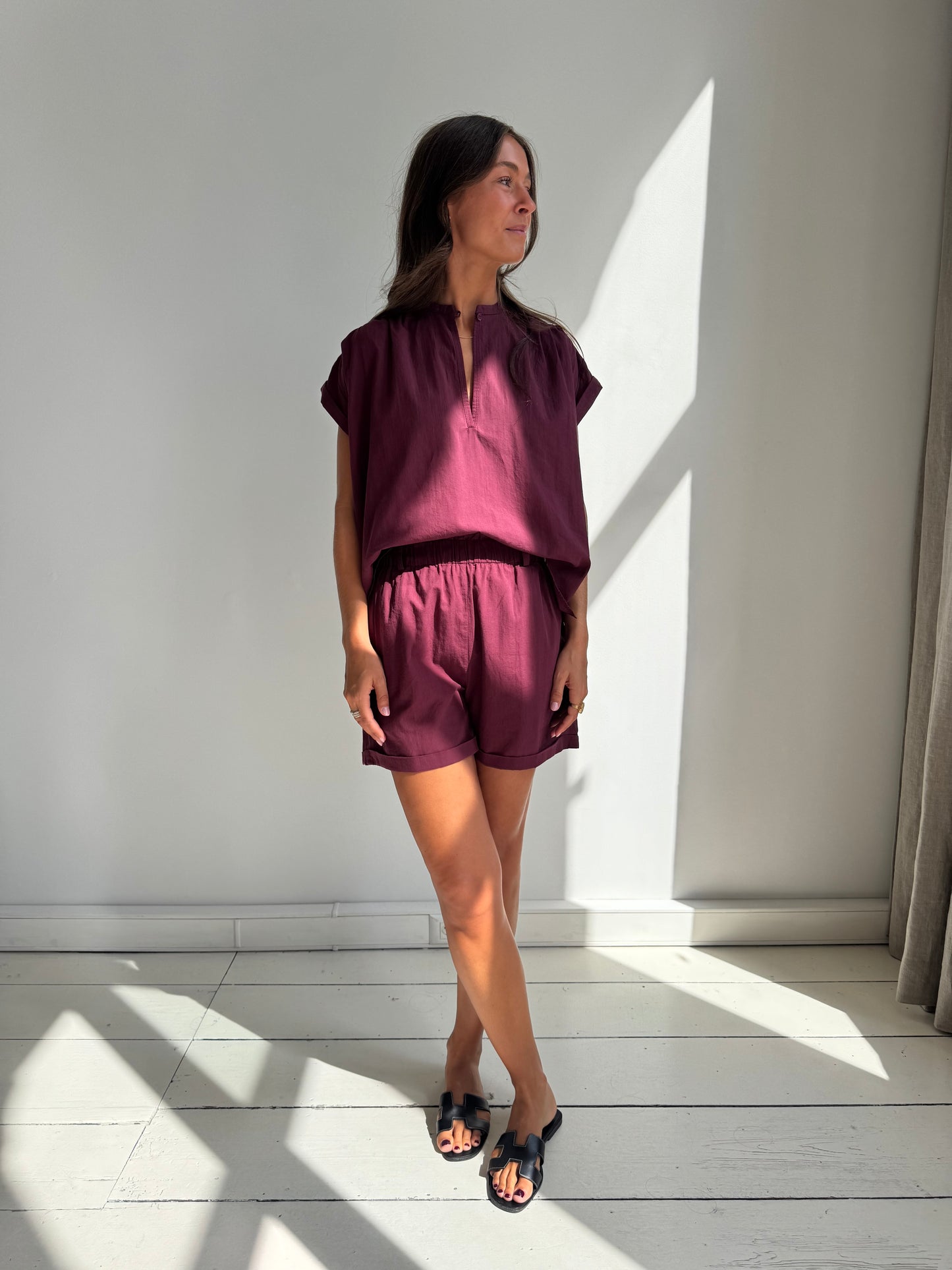 GERALDINE SHORT BURGUNDY