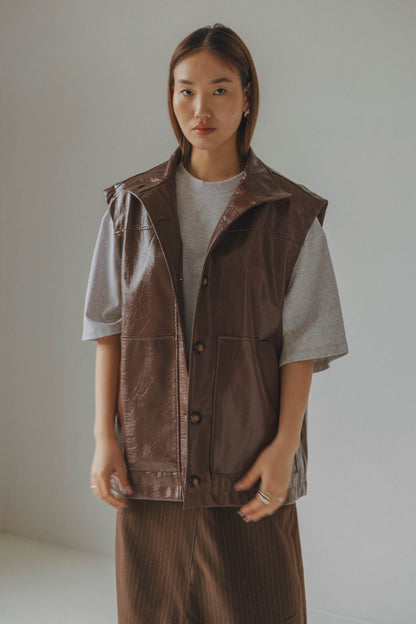 SADDLE UP SLEEVELESS JACKET - BROWN