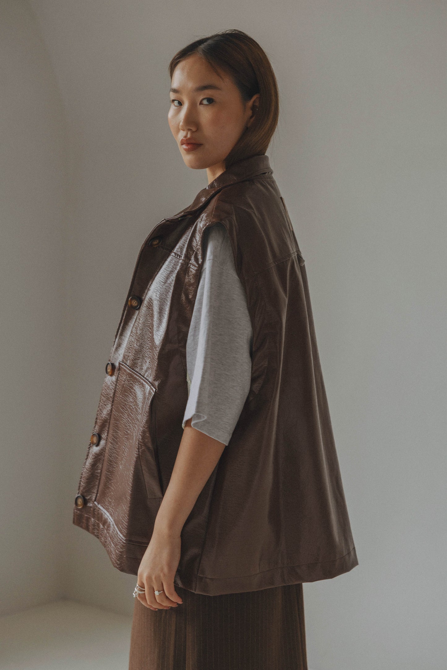 SADDLE UP SLEEVELESS JACKET - BROWN