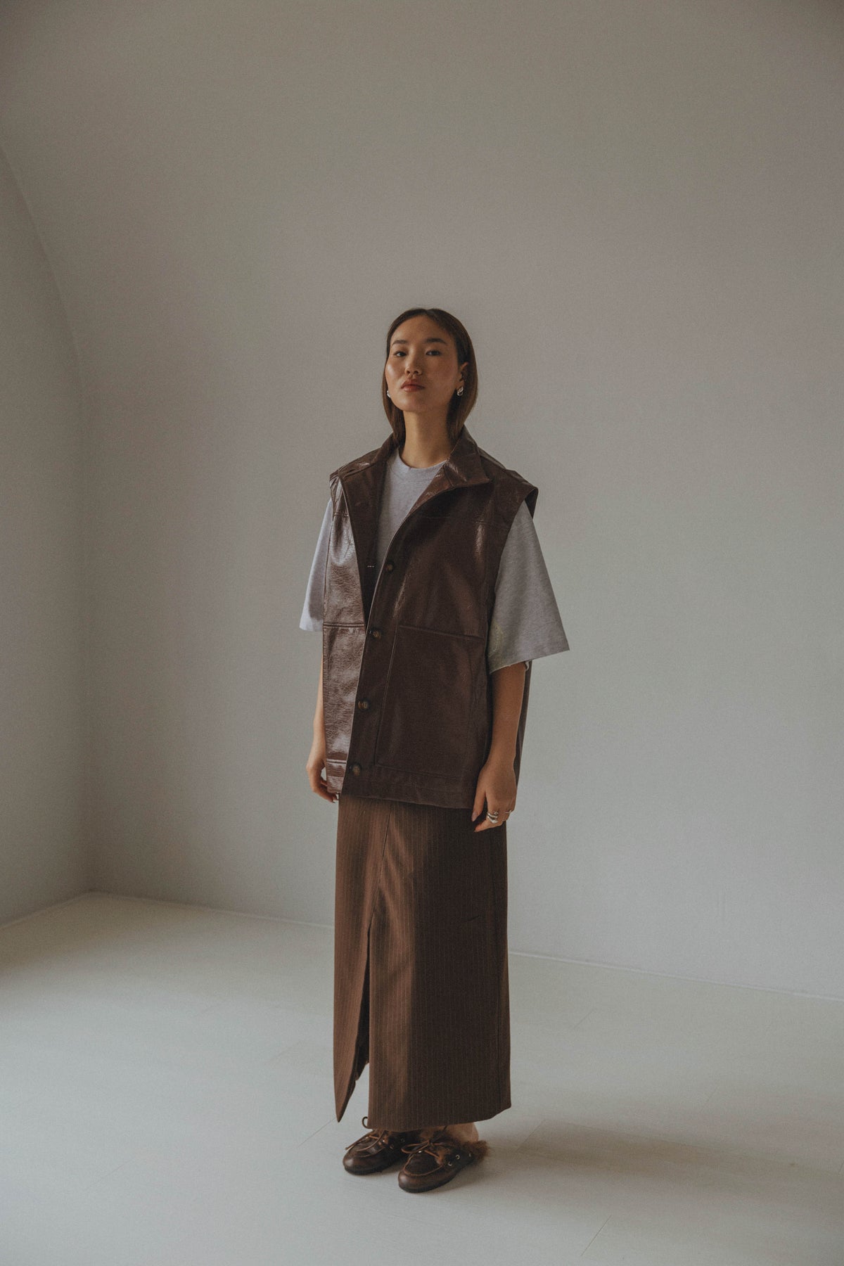 SADDLE UP SLEEVELESS JACKET - BROWN