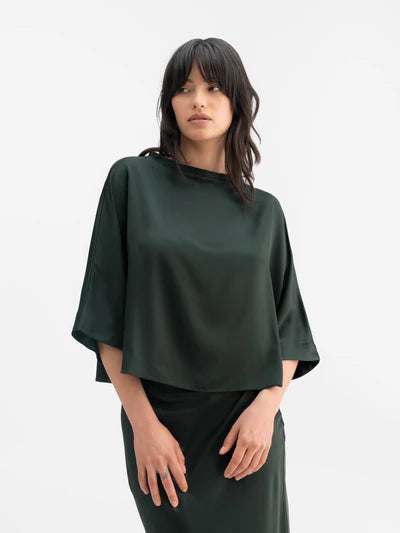 THEA SATIN TEE DEEP FOREST