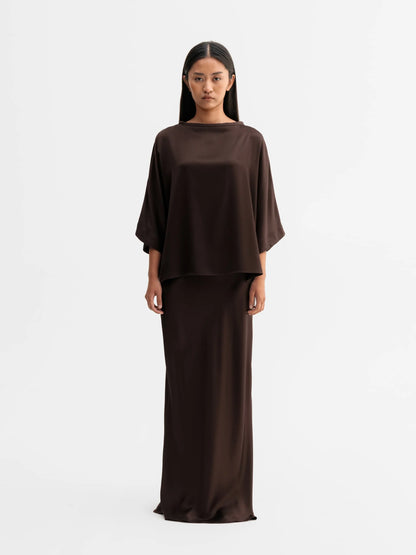 TORI SATIN TEE - DARK BROWN