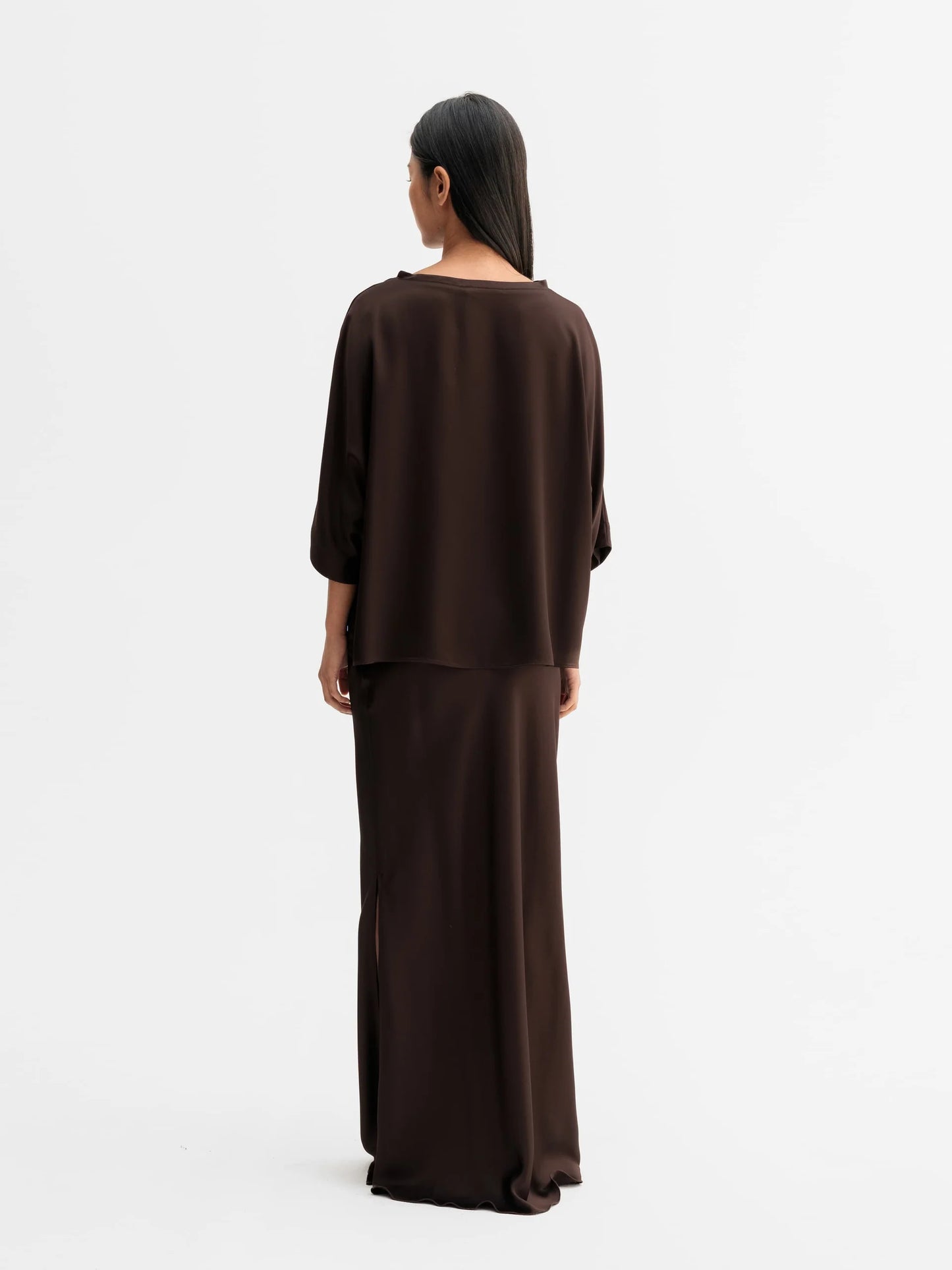 TORI SATIN TEE - DARK BROWN